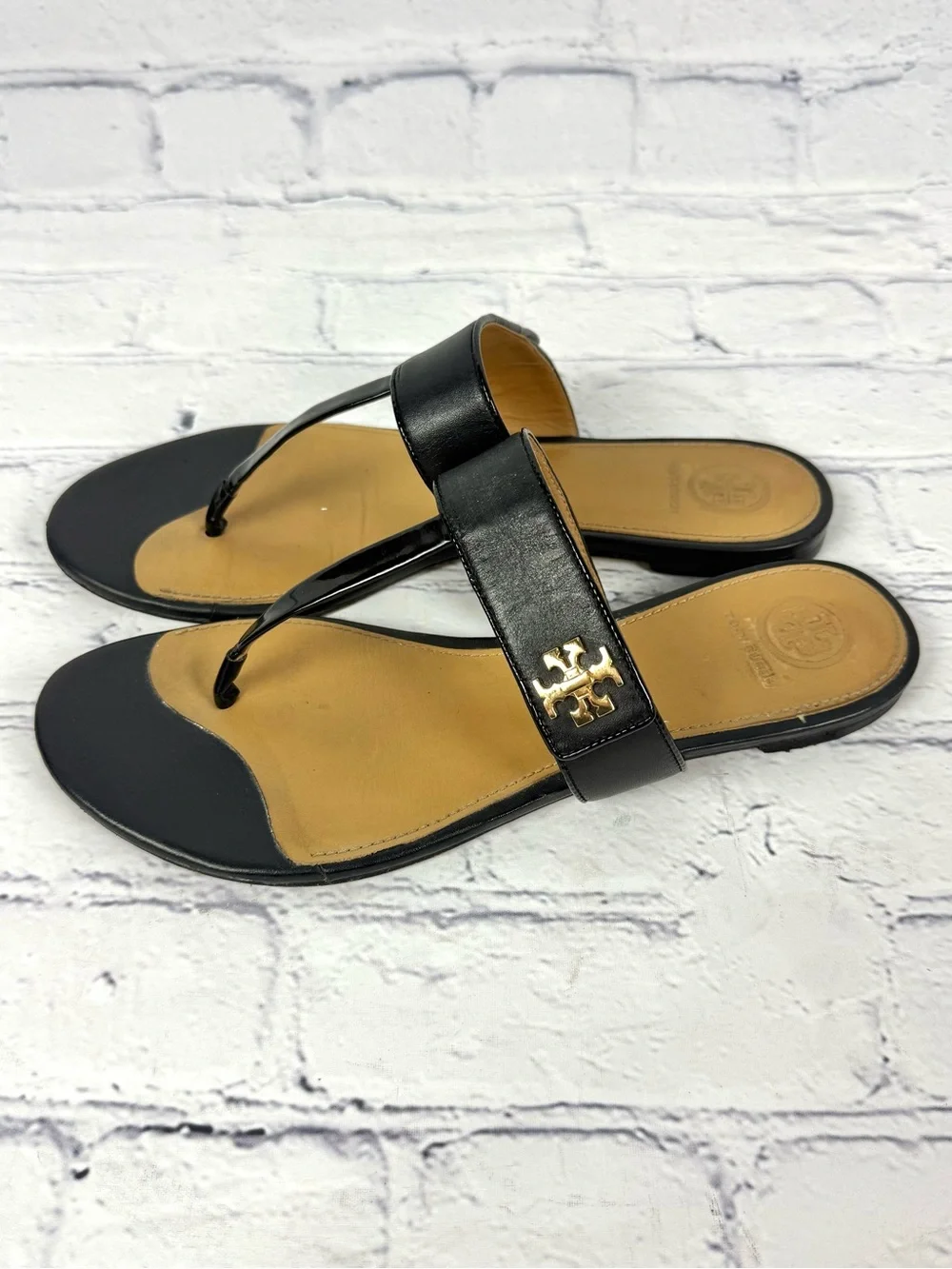 Tory Burch Kira Thong Sandal 8 Black Leather Gold Logo Lock Flat Flip Flop Slide